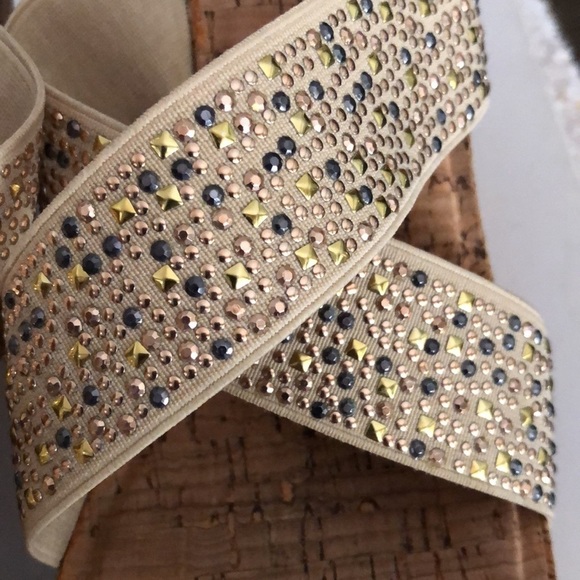 XOXO size 10 ivory tan stretch platform slides with studs stretch fabric upper - Picture 4 of 8